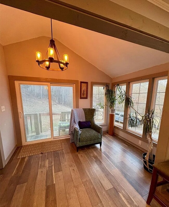 Building Photo - 2050 Blowing Rock Blvd