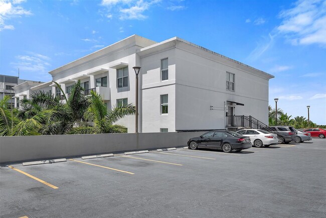 Building Photo - 2421 NE 65th St