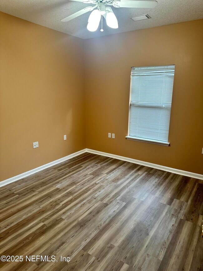Building Photo - 5480 Cutwater Ln S