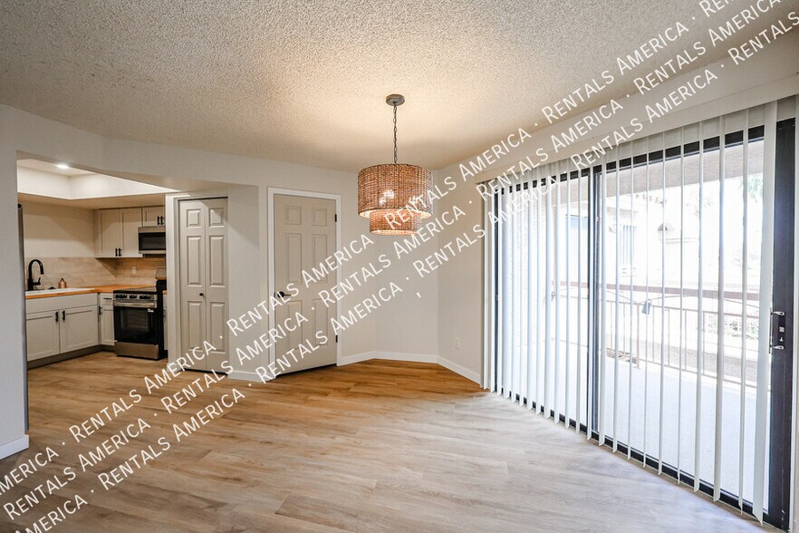 Building Photo - 9151 W Greenway Rd