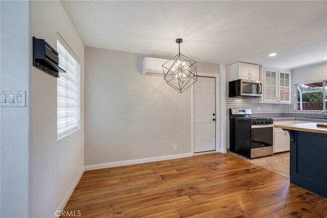 Building Photo - 13616 Hermes St