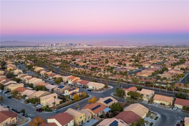 Building Photo - 7423 Cleghorn Canyon Way