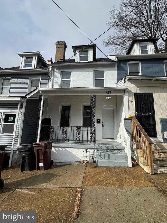 Building Photo - 517 Delamore Pl