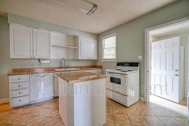 Building Photo - 534 Lucerne Dr