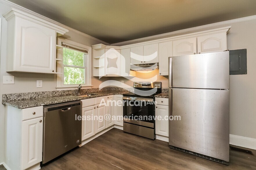 Building Photo - 207 Hampton Ave