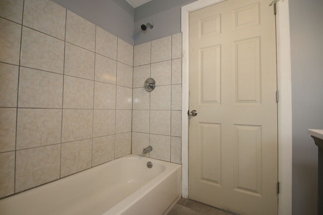 Building Photo - No DEPOSIT! Beautiful 2 bedroom