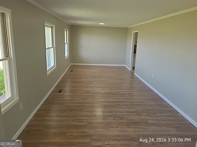 Building Photo - 563 Pinehill Rd