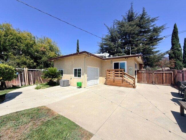 Building Photo - 316 W Walnut Ave