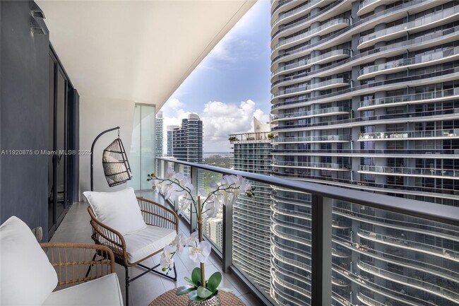 Building Photo - 1010 Brickell Ave