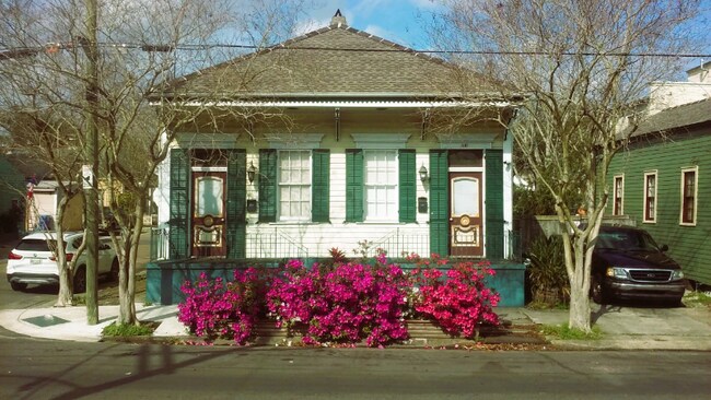 Primary Photo - 447 Elmira Ave