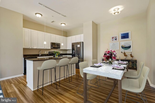 Building Photo - 2720 S Arlington Mill Dr