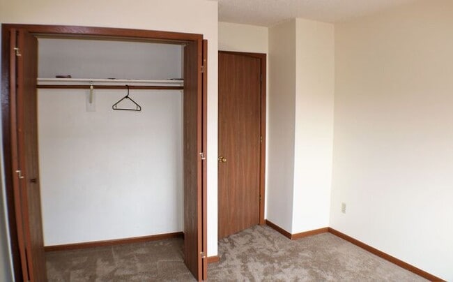 Building Photo - $1,450 | 3 Bedroom, 2.5 Bathroom Town Home...