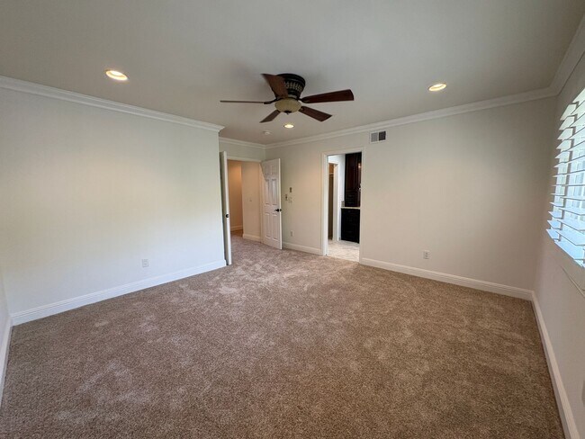Building Photo - Spacious House - 2 stories - 4 Bedrooms + 2.5 Baths & large 2 car garage