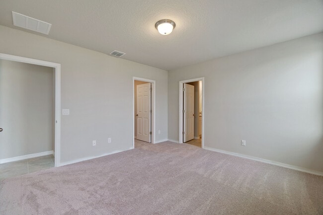 Building Photo - 121 Towns Cir