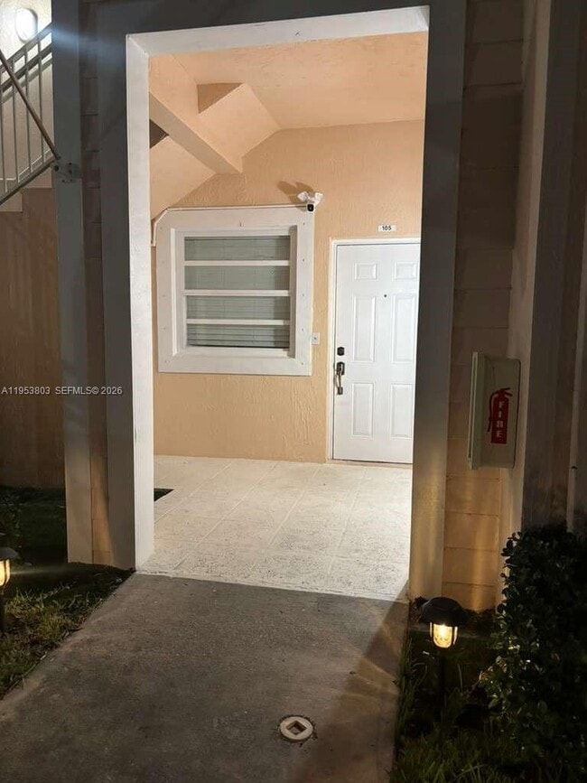 Building Photo - 2733 NE 3rd Ct