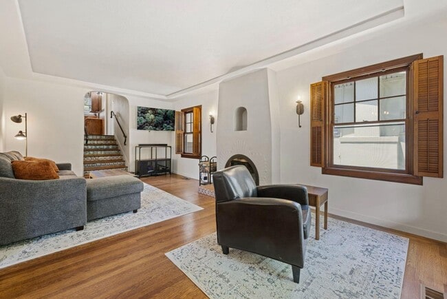 Building Photo - (POOL!) 3 bed/2 bath - 1935 Spanish Coloni...