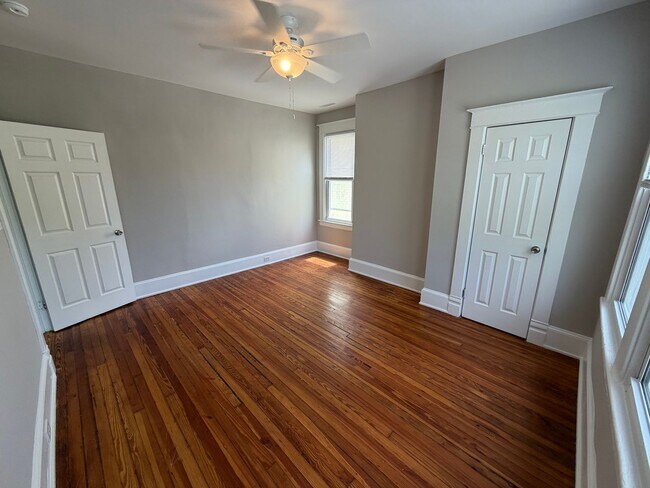 Building Photo - Charming 4bdrm/1.5bth Home Located in Richmond's North Highland Park w/Balcony!!