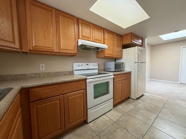 Building Photo - 1014 Plaza Del Sol