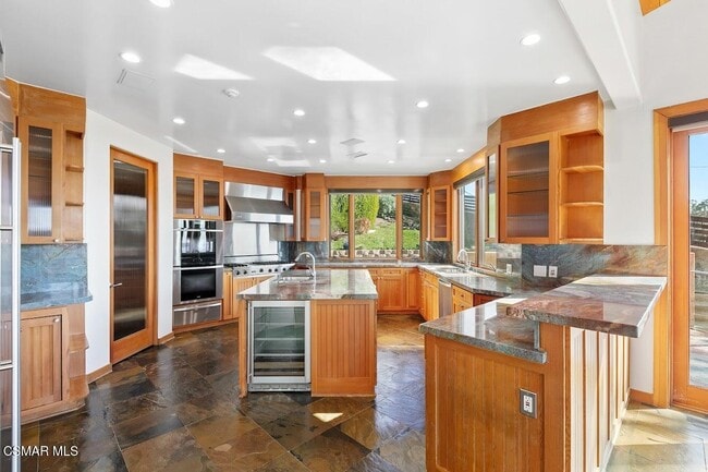 Building Photo - 27091 Sea Vista Dr