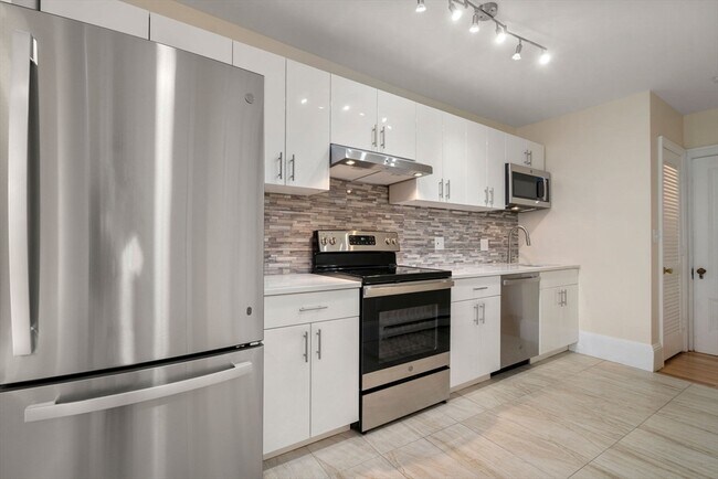 Building Photo - 25 Hancock St