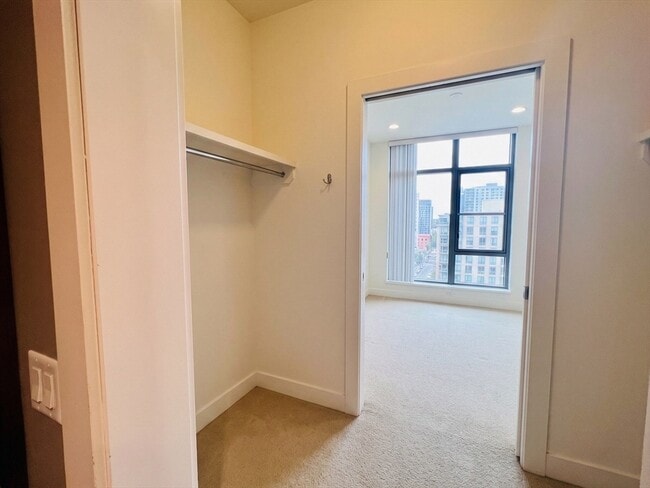 Building Photo - 32 Traveler St