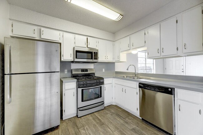 Building Photo - 10505 Little Pebble Dr