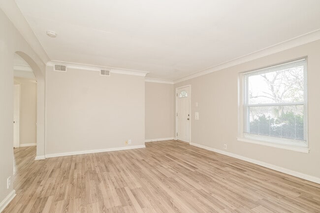 Building Photo - Fantastic 2bd/1ba home! Let yourself in!