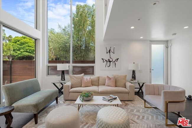 Primary Photo - 483 Carroll Canal Ct