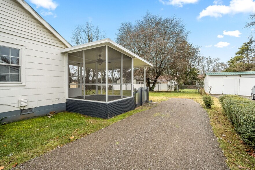 Building Photo - 308 1st Ave