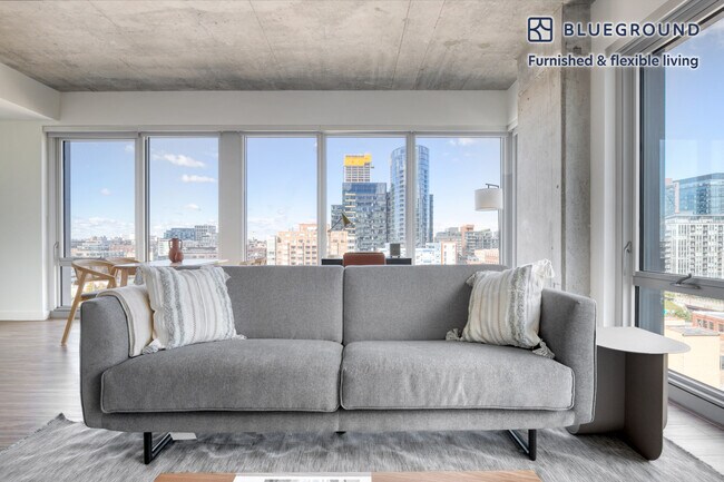 Building Photo - 165 North Des Plaines Street-SI FL12-ID748