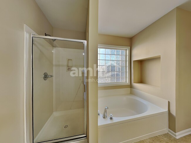 Building Photo - 3910 Pepperbush Dr