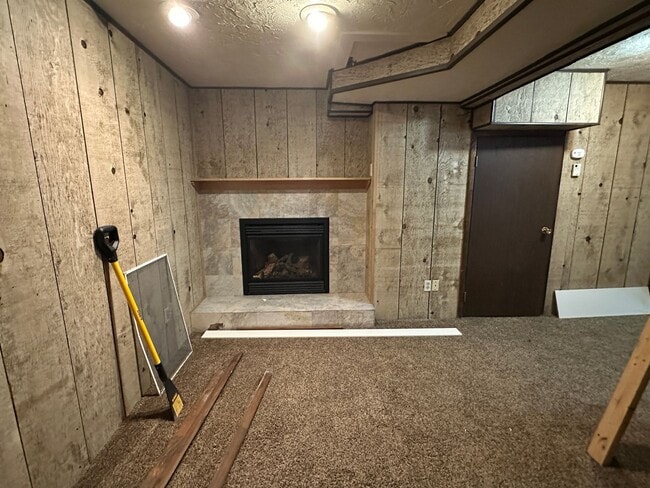 Building Photo - Spacious, three level, 4 Bed 2.5 bath Townhome in Ammon right behind the Walmart on Hitt.