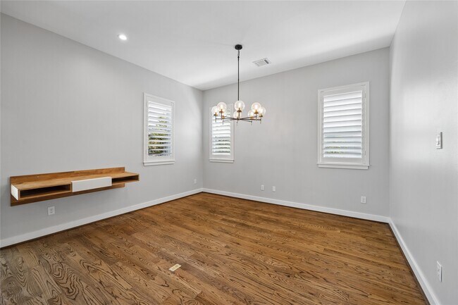 Building Photo - 158 Vieux Carre Dr