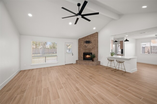 Building Photo - 303 Knoll Forest Dr