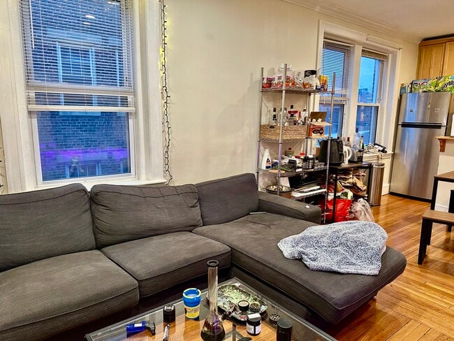 Building Photo - 73 Thatcher St