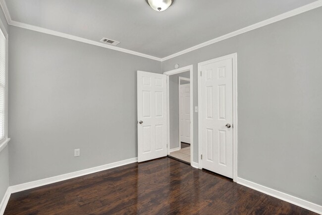 Building Photo - 2215