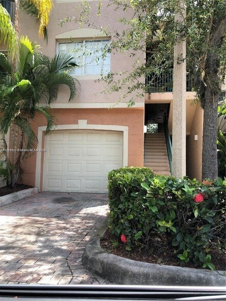 Building Photo - 2039 SE 10th Ave