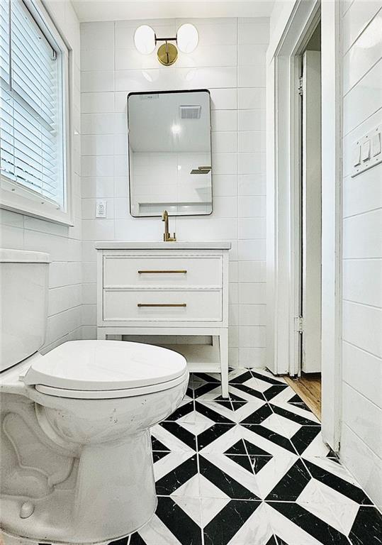 Building Photo - 38 Delmont Dr NE