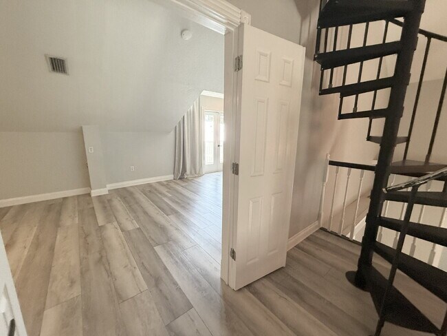 Building Photo - 7808 Bay Dr