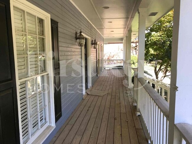 Building Photo - 1609 Flat Rock Dr SW