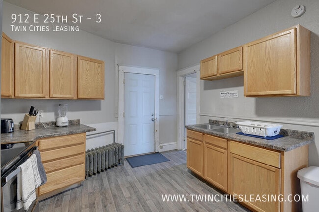 Building Photo - 912 E 25th St