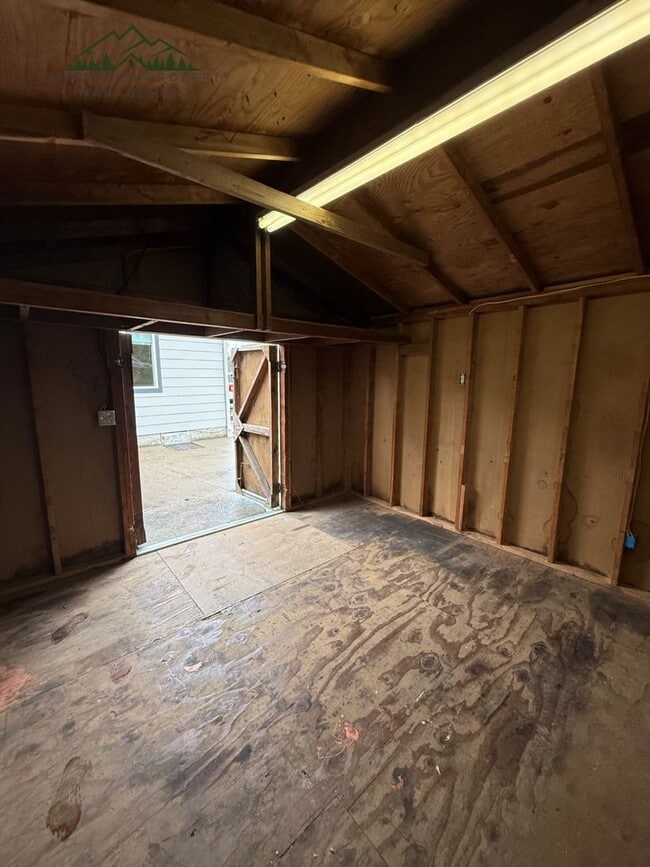 Building Photo - Charming 3-bedroom, 2-bathroom manufacture home located in Cottage Grove