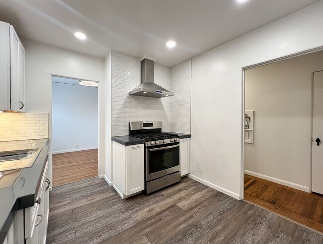 Building Photo - Classic Downtown Napa Duplex with Modern Upgrades and Across from Fuller Park