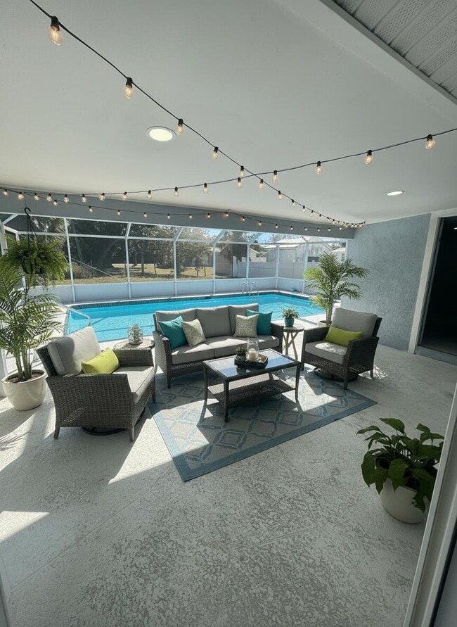 Building Photo - 2346 Lakeshore Cir