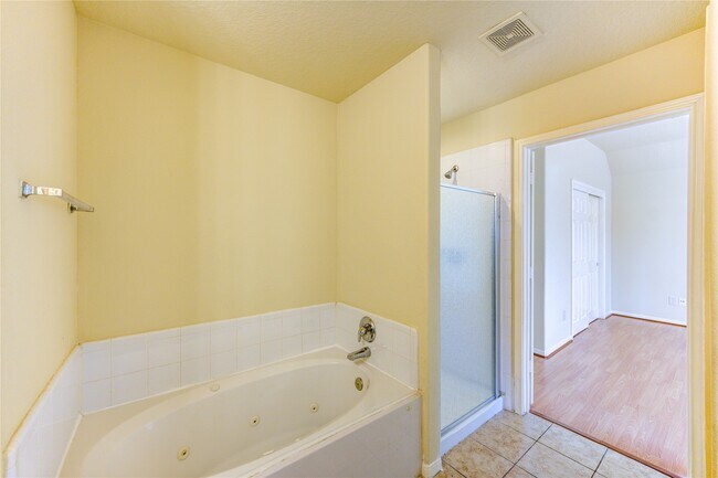 Building Photo - 19506 Lighthouse Scene Ln