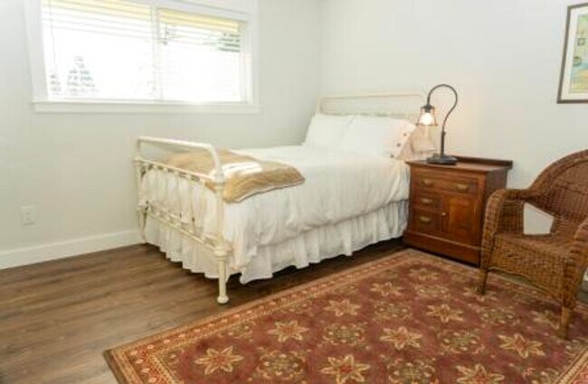 Building Photo - 3 bedroom, 2 bath with double car attached garage, newly remodeled.