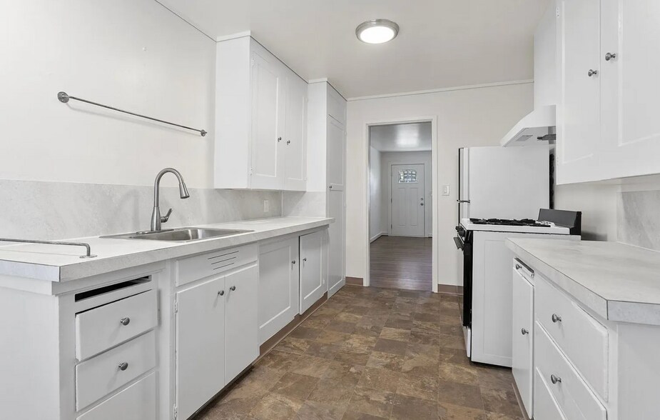 Interior Photo - Columbia Court Apartments
