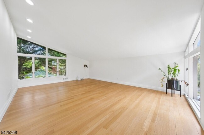 Building Photo - 293 Wyoming Ave