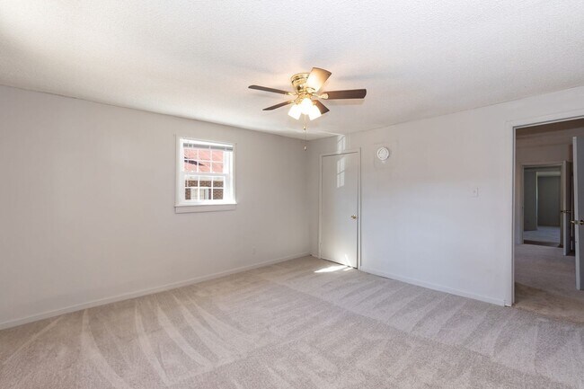 Building Photo - 307 Olivia Ln