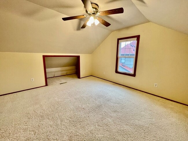 Building Photo - Rare Find, Large 3bd/2bathroom (w/ Bonus Rooms) House Near Rose City Golf Course